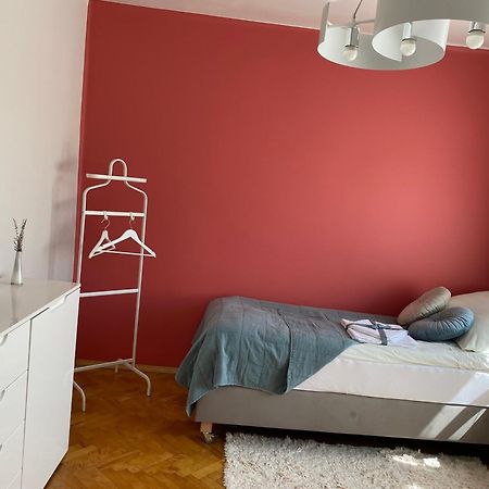 Przytulny Dom Pod Jabloniami Przy Targach Kielce Villa Eksteriør bilde